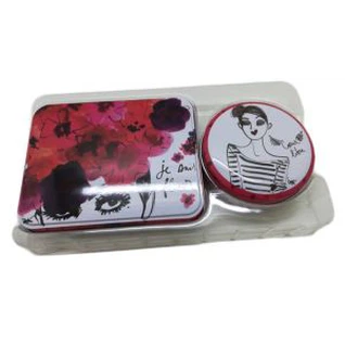 Un conjunto de caja de lata para cosméticos